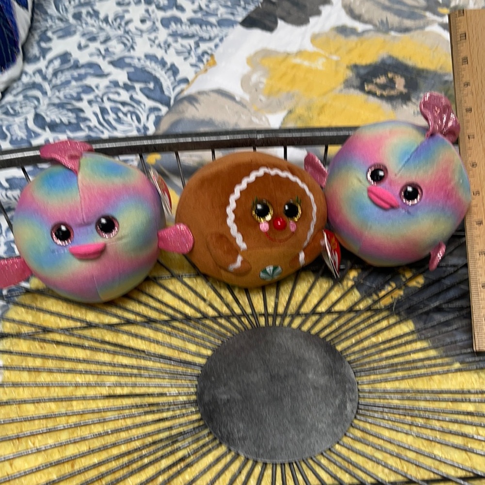 3 Beanie Ballz.  All 3 for 15$ make offers, bundle, if you like it make offer.